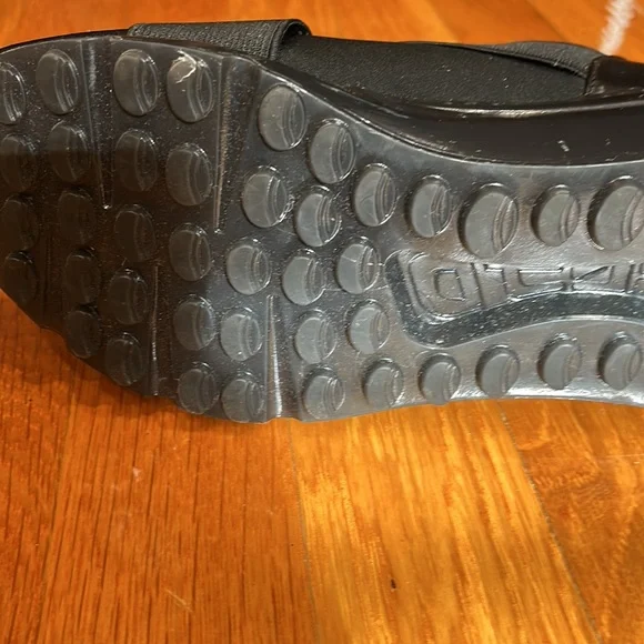 Women’s Steven Madden worn once 2 1/2”wedge sneakers size 7. PERFECT NOT a FLAW. - Picture 8 of 8